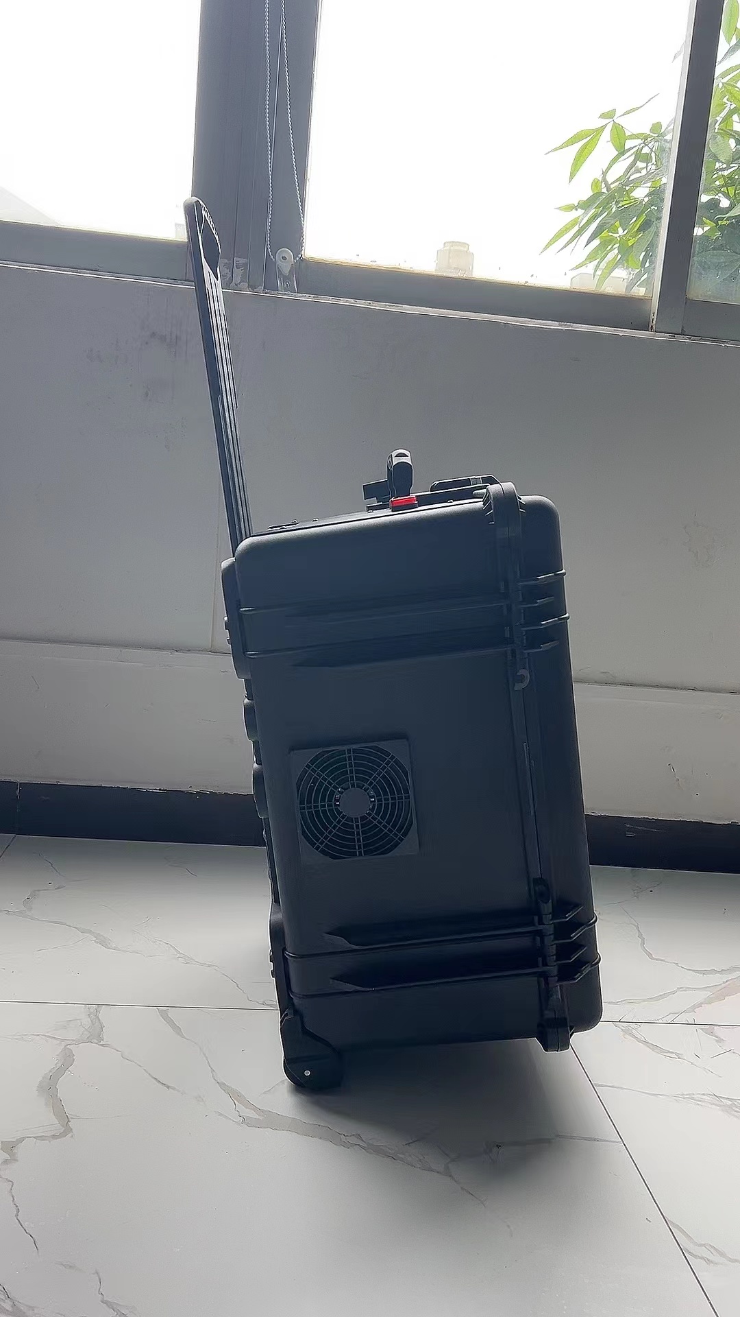 磐安手拉箱型移动通信干扰器